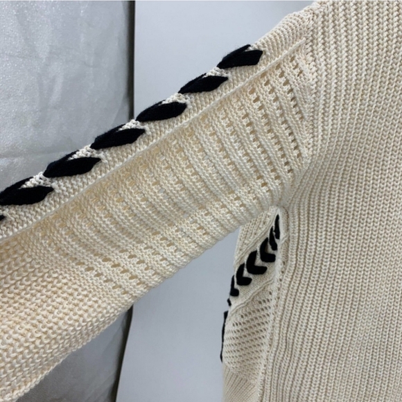 Willow & Clay Loose Knit Sweater, Medium - Picture 10 of 13